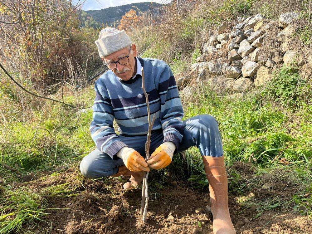 82 yaşındaki emekli mali müşavir, yaptığıyla gençlere de yaşıtlarına da örnek 2